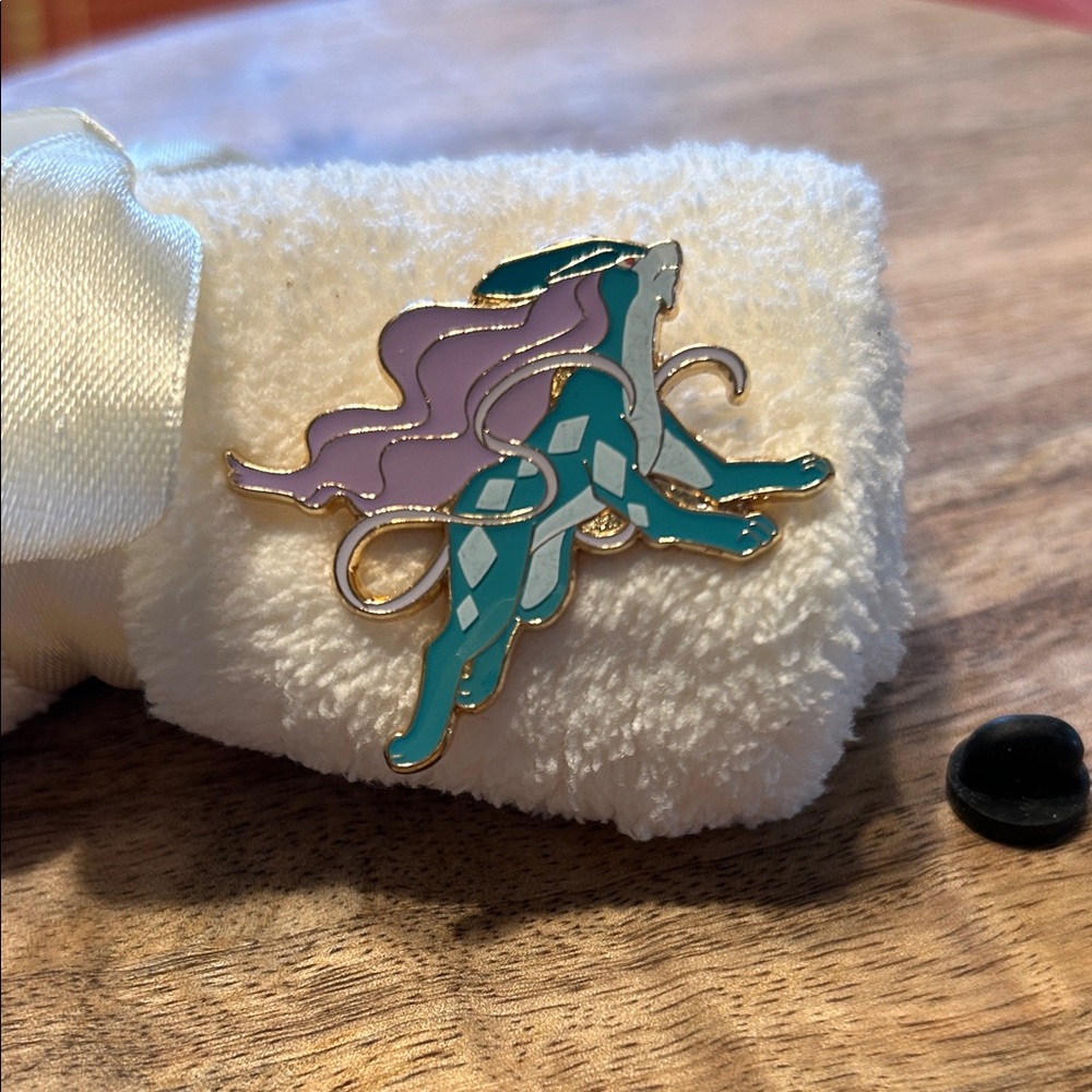 2018 Pokemon Official Enamel Pin Suicune Collectors Pin New Never Used